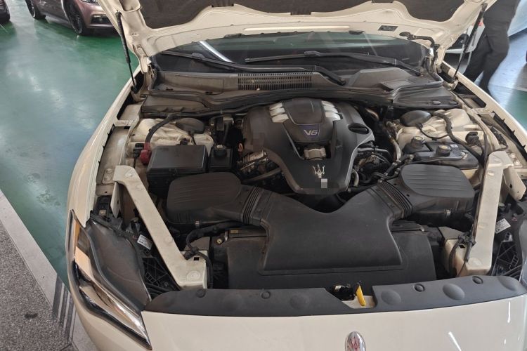 Used Maserati President 2013 3.0T Standard Model Engine Bay Right