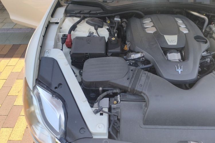 Used Maserati President 2013 3.0T Standard Model Engine Bay Right