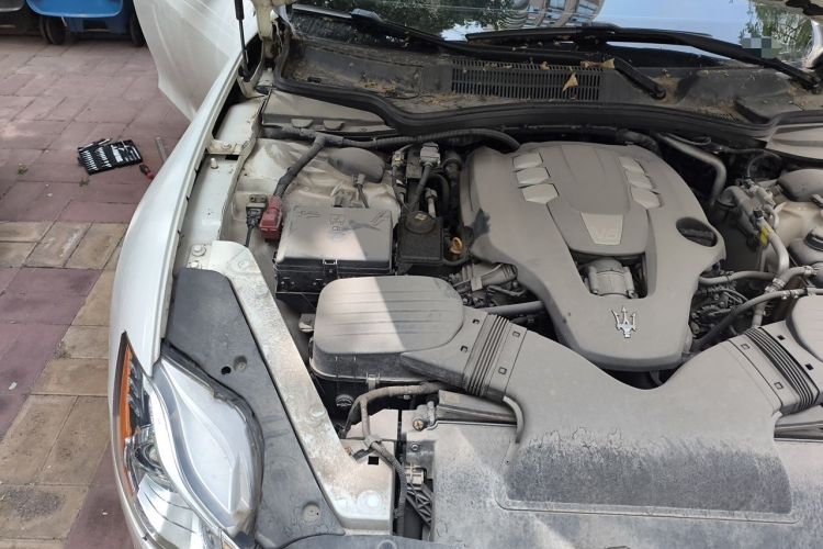 Used Maserati President 2013 3.0T Standard Model Engine Bay Right