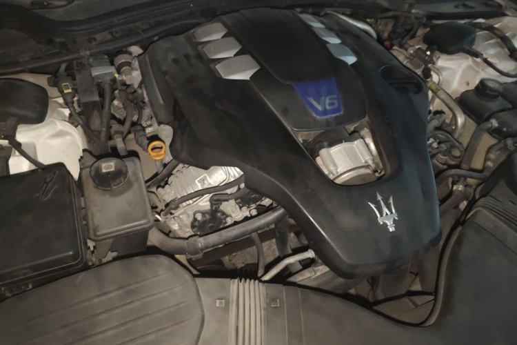 Used Maserati President 2013 3.0T Standard Model Engine Bay Right
