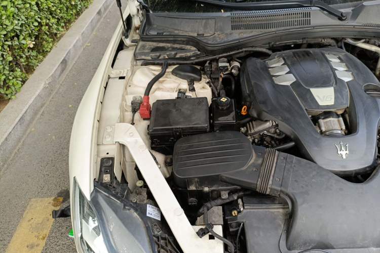 Used Maserati President 2013 3.0T Standard Model Engine Bay Right