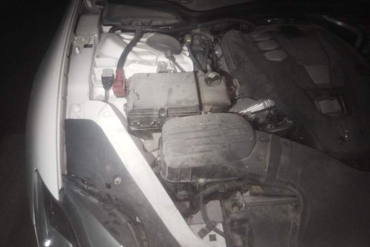 Used Maserati President 2013 3.0T Standard Model Engine Bay Right