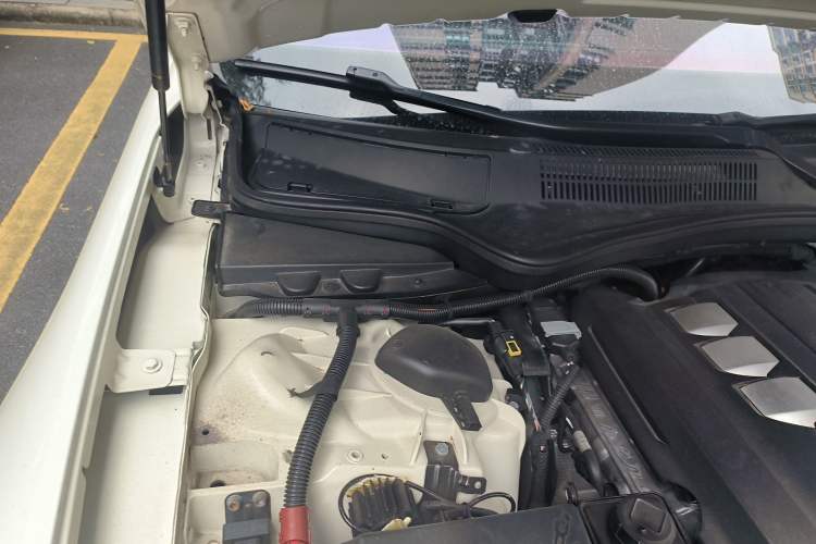 Used Maserati President 2013 3.0T Standard Model Engine Bay Right