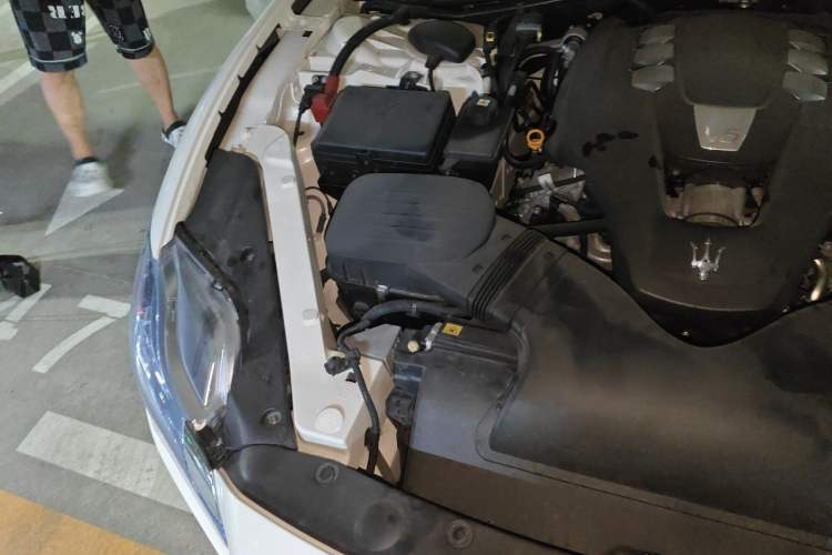 Used Maserati President 2013 3.0T Standard Model Engine Bay Right