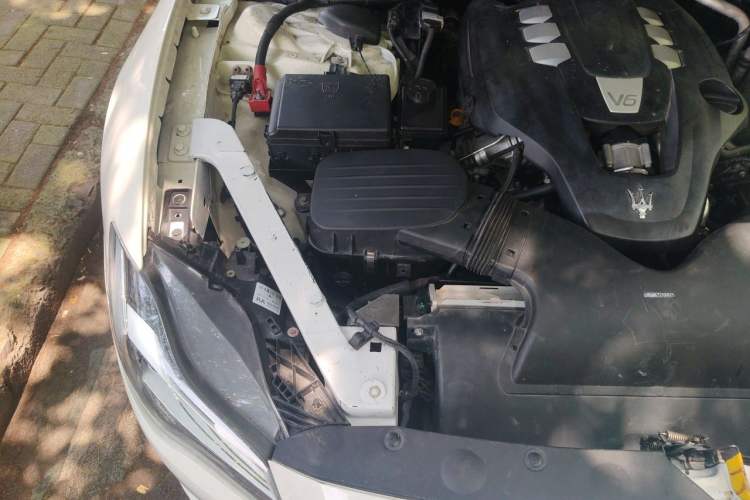 Used Maserati President 2013 3.0T Standard Model Engine Bay Right