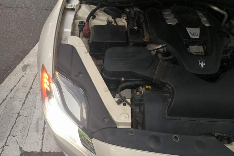 Used Maserati President 2013 3.0T Standard Model Engine Bay Right