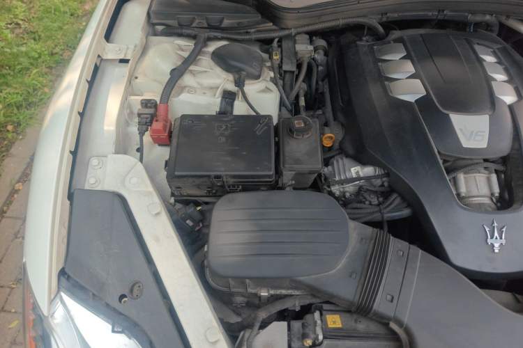 Used Maserati President 2013 3.0T Standard Model Engine Bay Right