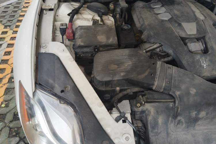 Used Maserati President 2013 3.0T Standard Model Engine Bay Right