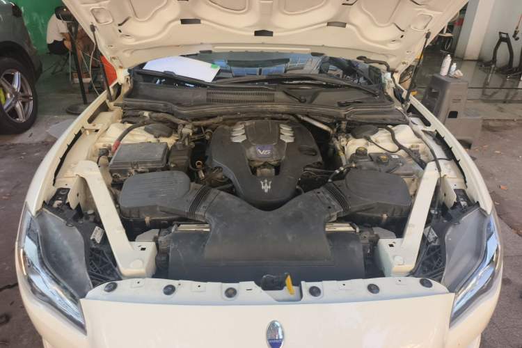 Used Maserati President 2013 3.0T Standard Model Engine Bay