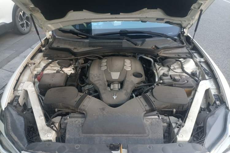 Used Maserati President 2013 3.0T Standard Model Engine Bay