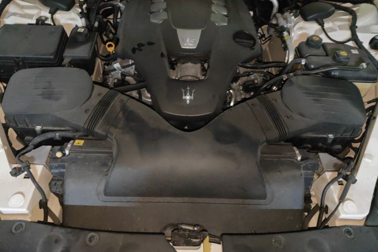 Used Maserati President 2013 3.0T Standard Model Engine Bay