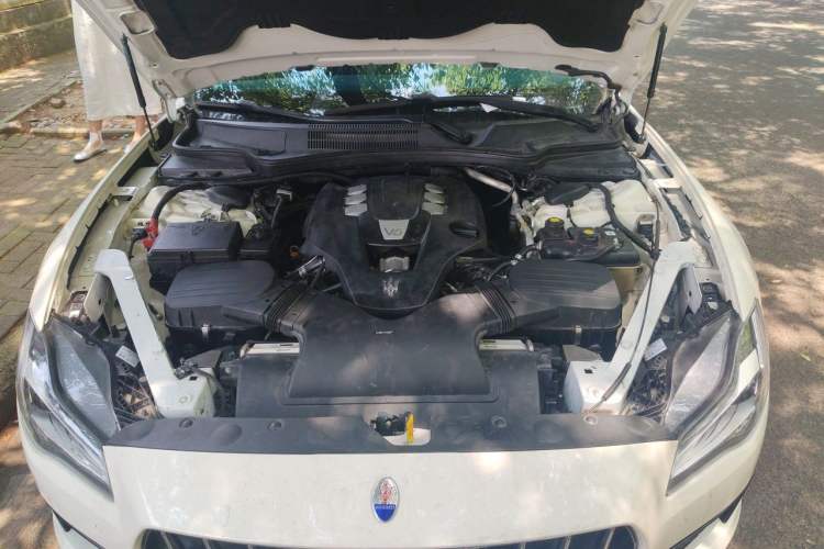 Used Maserati President 2013 3.0T Standard Model Engine Bay