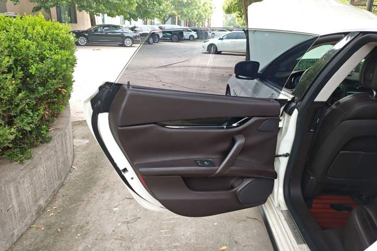 Used Maserati President 2013 3.0T Standard Model Interior 8