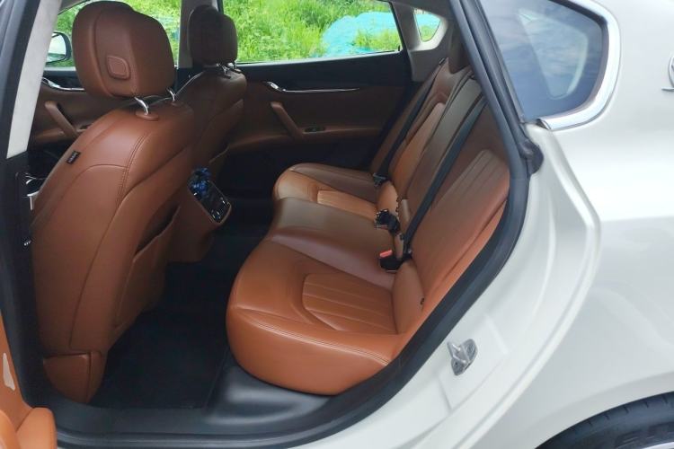 Used Maserati President 2013 3.0T Standard Model Left Rear Seat