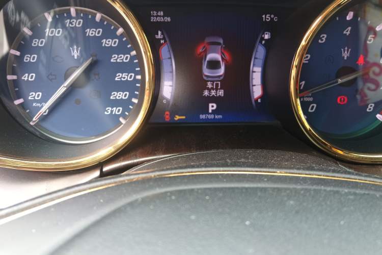 Used Maserati President 2013 3.0T Standard Model Odometer Close Up