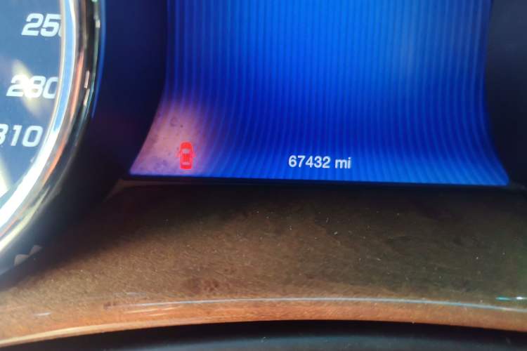Used Maserati President 2013 3.0T Standard Model Odometer Close Up