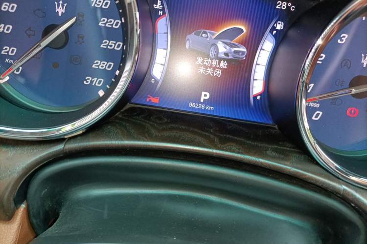 Used Maserati President 2013 3.0T Standard Model Odometer Close Up