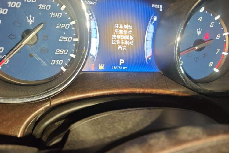 Used Maserati President 2013 3.0T Standard Model Odometer Close Up
