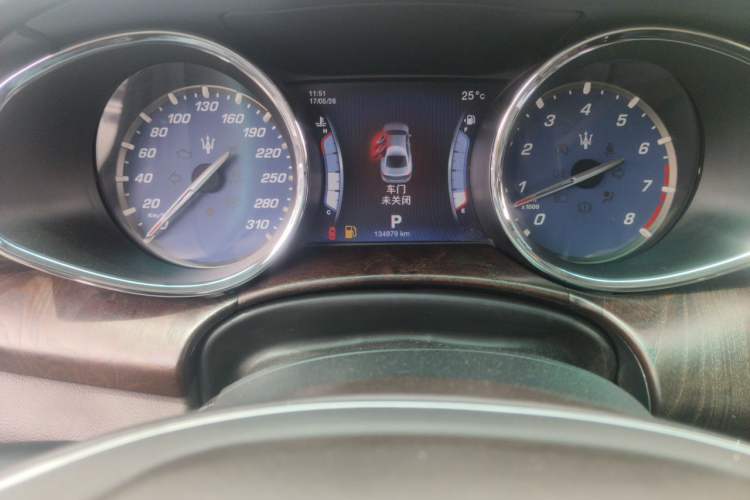 Used Maserati President 2013 3.0T Standard Model Odometer Close Up