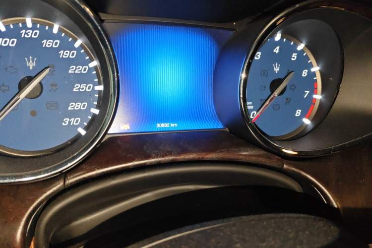 Used Maserati President 2013 3.0T Standard Model Odometer Close Up