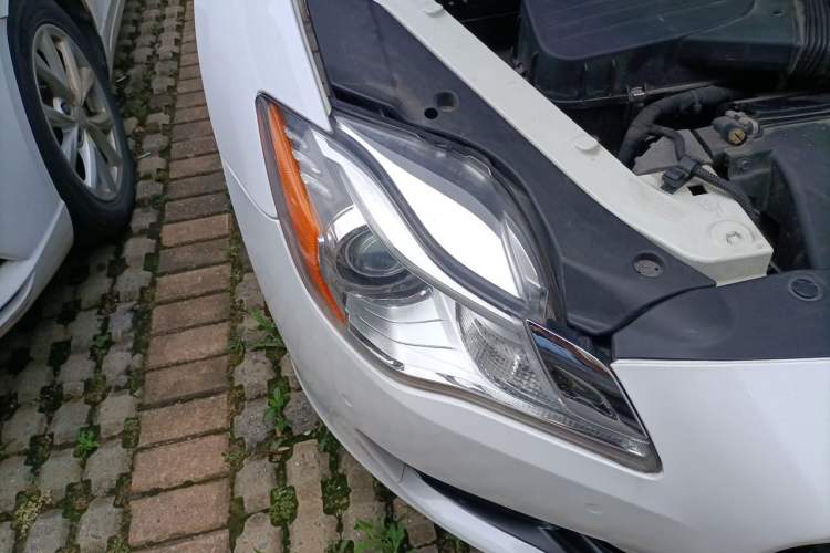 Used Maserati President 2013 3.0T Standard Model Right Front Headlight