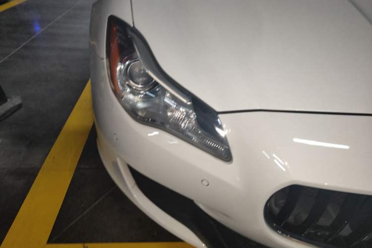 Used Maserati President 2013 3.0T Standard Model Right Front Headlight