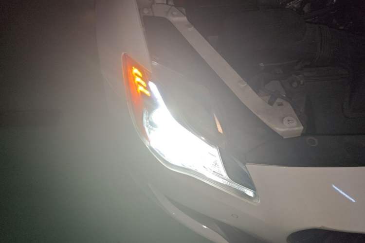 Used Maserati President 2013 3.0T Standard Model Right Front Headlight