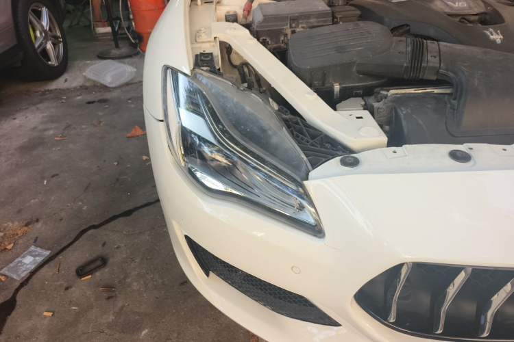 Used Maserati President 2013 3.0T Standard Model Right Front Headlight