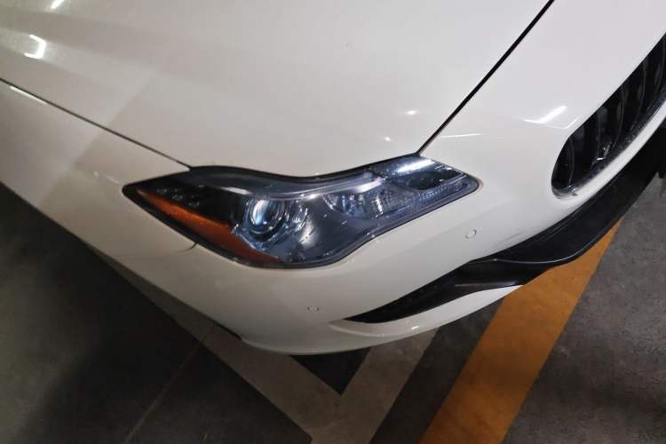 Used Maserati President 2013 3.0T Standard Model Right Front Headlight