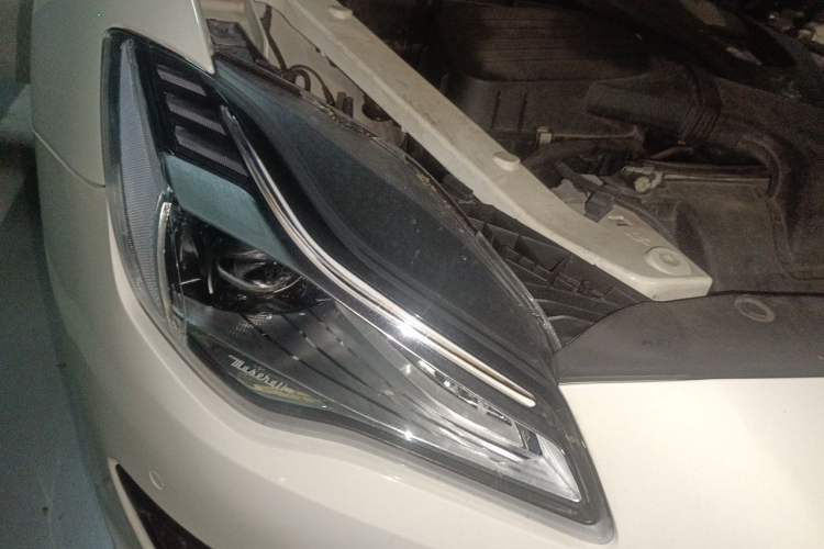 Used Maserati President 2013 3.0T Standard Model Right Front Headlight