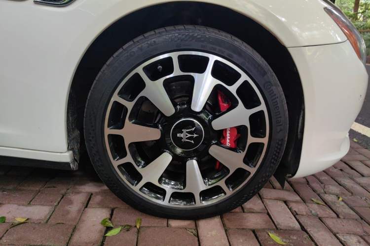 Used Maserati President 2013 3.0T Standard Model Right Front Wheel Hub