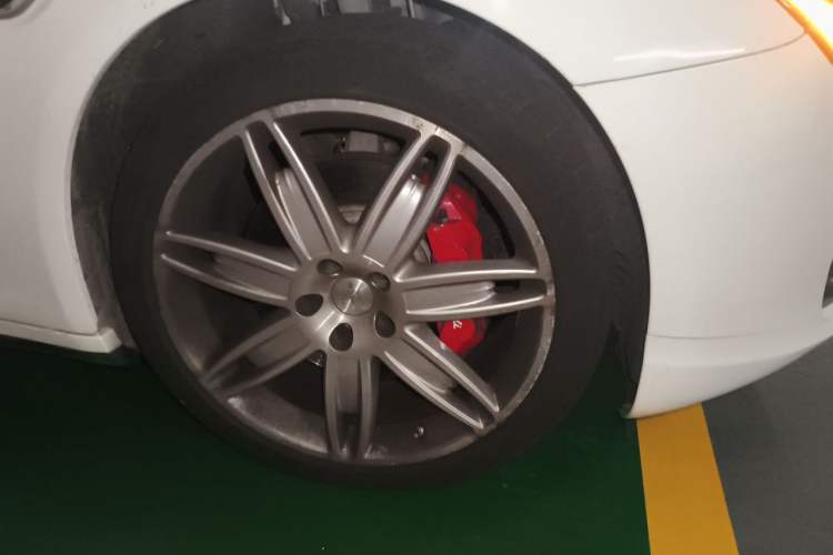 Used Maserati President 2013 3.0T Standard Model Right Front Wheel Hub