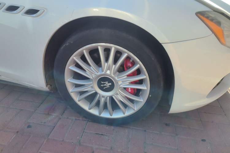 Used Maserati President 2013 3.0T Standard Model Right Front Wheel Hub