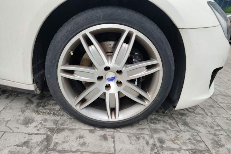 Used Maserati President 2013 3.0T Standard Model Right Front Wheel Hub