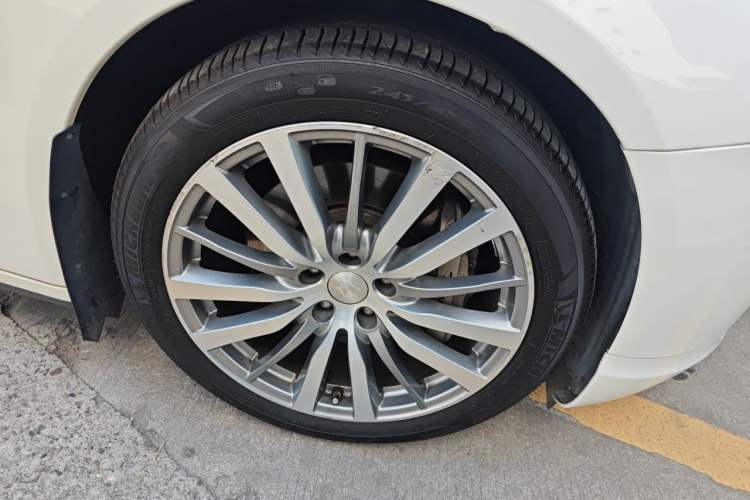 Used Maserati President 2013 3.0T Standard Model Right Front Wheel Hub
