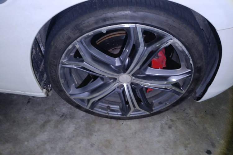 Used Maserati President  Right Front Wheel Hub