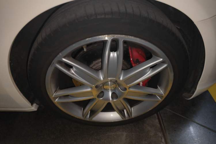 Used Maserati President 2013 3.0T Standard Model Right Front Wheel Hub
