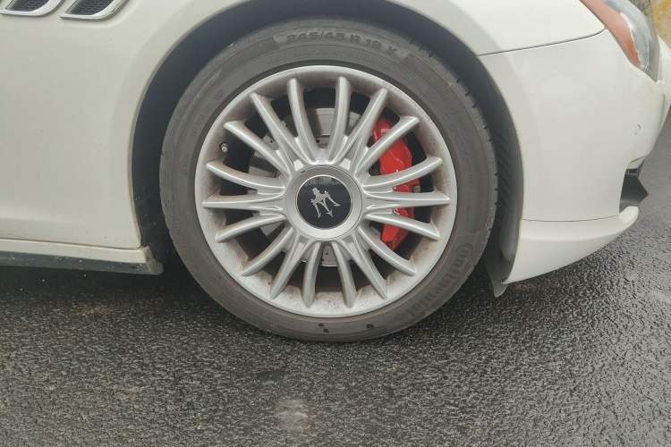 Used Maserati President 2013 3.0T Standard Model Right Front Wheel Hub