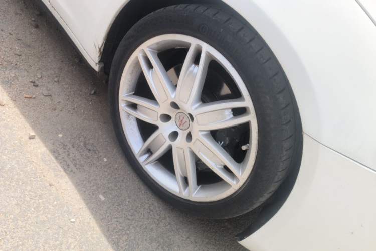 Used Maserati President 2013 3.0T Standard Model Right Front Wheel Hub