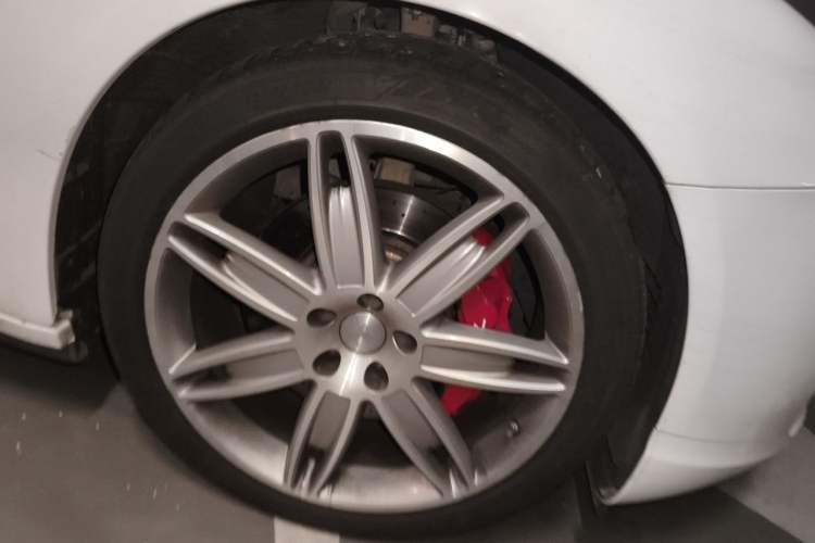 Used Maserati President 2013 3.0T Standard Model Right Front Wheel Hub