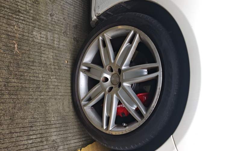 Used Maserati President 2013 3.0T Standard Model Right Front Wheel Hub