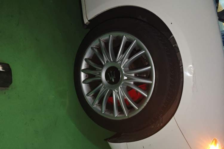 Used Maserati President 2013 3.0T Standard Model Right Front Wheel Hub