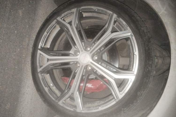 Used Maserati President 2013 3.0T Standard Model Right Front Wheel Hub