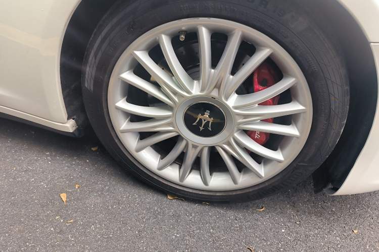 Used Maserati President 2013 3.0T Standard Model Right Front Wheel Hub