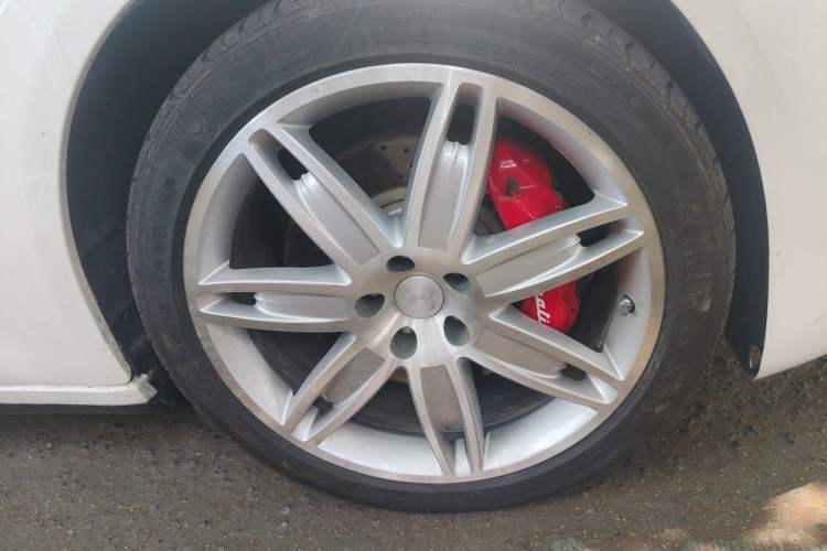 Used Maserati President 2013 3.0T Standard Model Right Front Wheel Hub