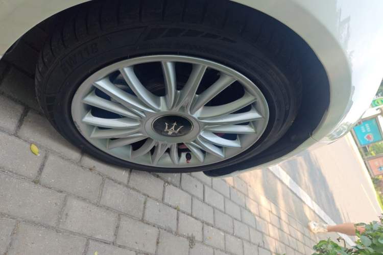 Used Maserati President 2013 3.0T Standard Model Right Front Wheel Hub