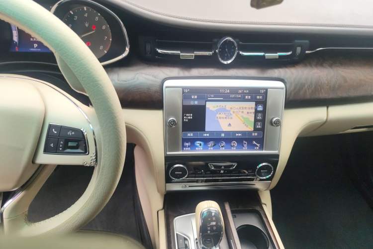 Used Maserati President 2013 3.0T Standard Model Audio And AC Panel