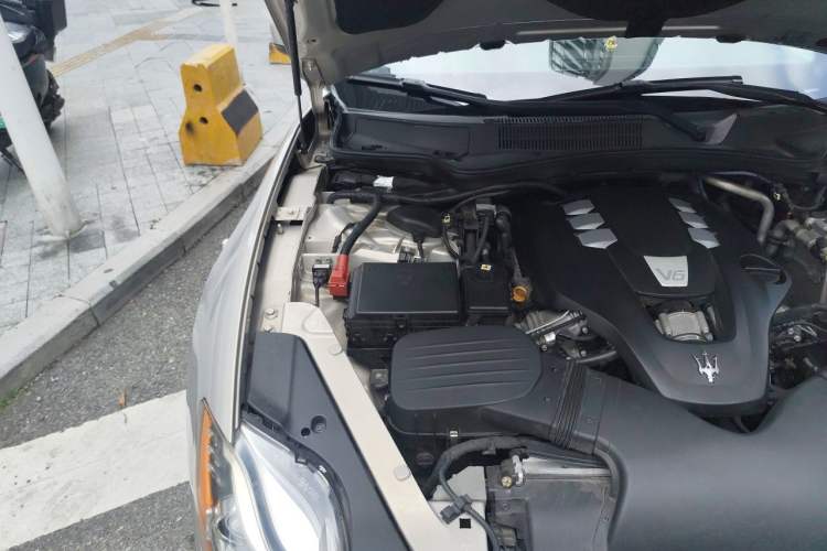 Used Maserati President 2013 3.0T Standard Model Engine Bay Right
