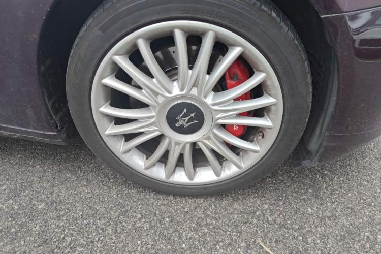Used Maserati President 2013 3.0T Standard Model Right Front Wheel Hub