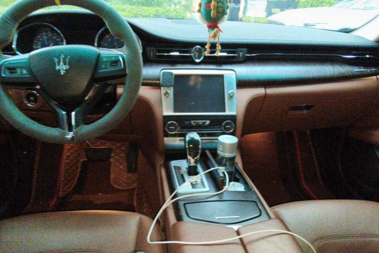 Used Maserati President 2015 3.0T Standard Model Center Console